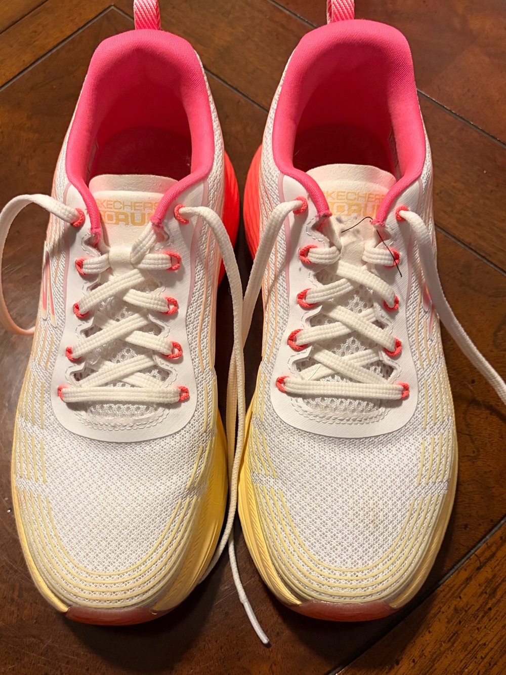Skechers Women’s White Pink and Yellow Athletic Sneakers size 8.5 Max Cushion